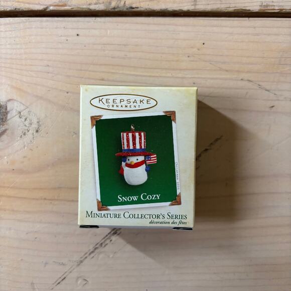 Hallmark Keepsake Ornament NIB Snow Cozy 2005 Minature Collector's Series - Picture 1 of 8